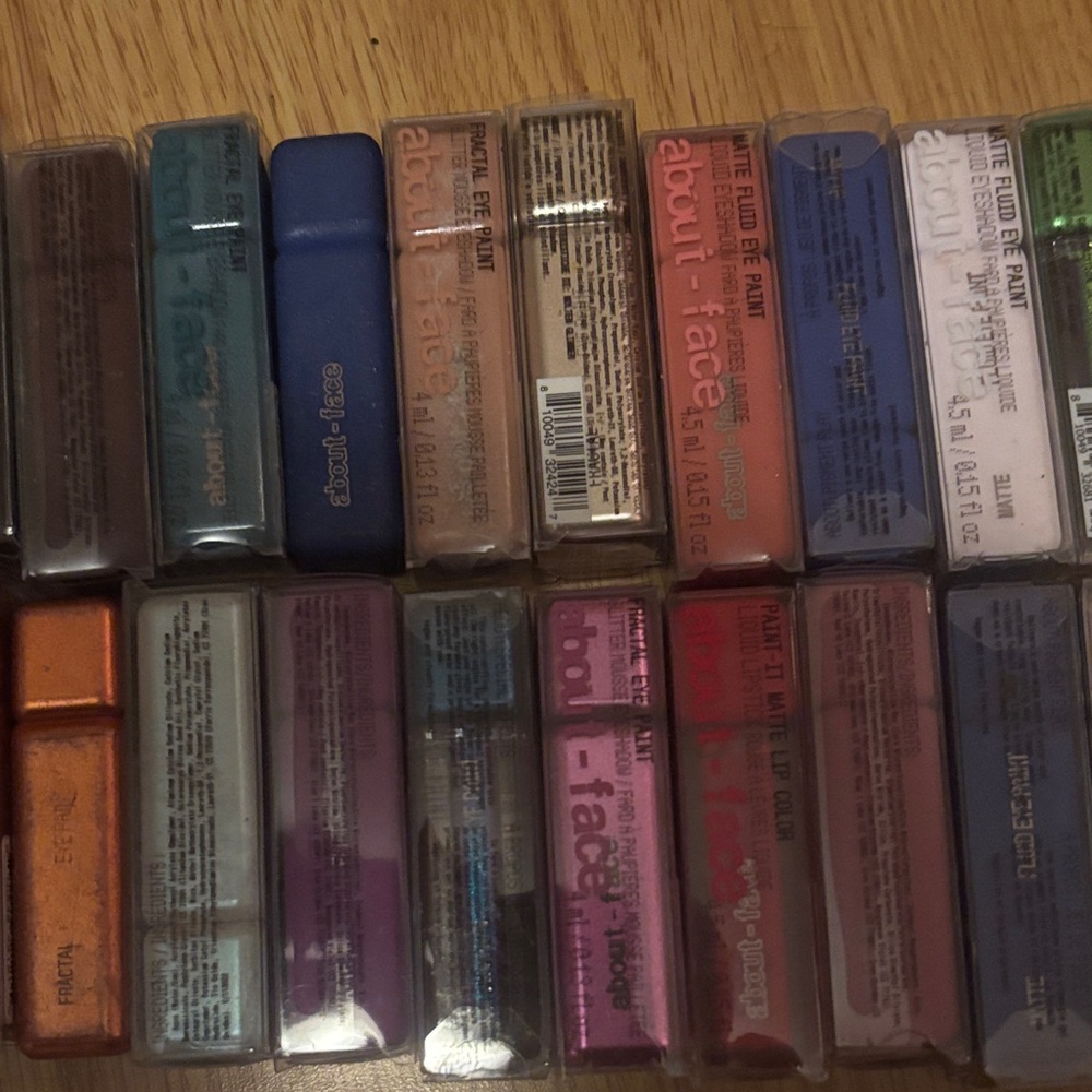 Eyeshadow Palette - Vibrant Collection - Picture 2 of 3